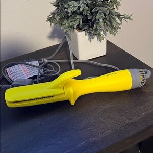 Drybar Vibrant Yellow - blow drying flat iron - Like New, no box